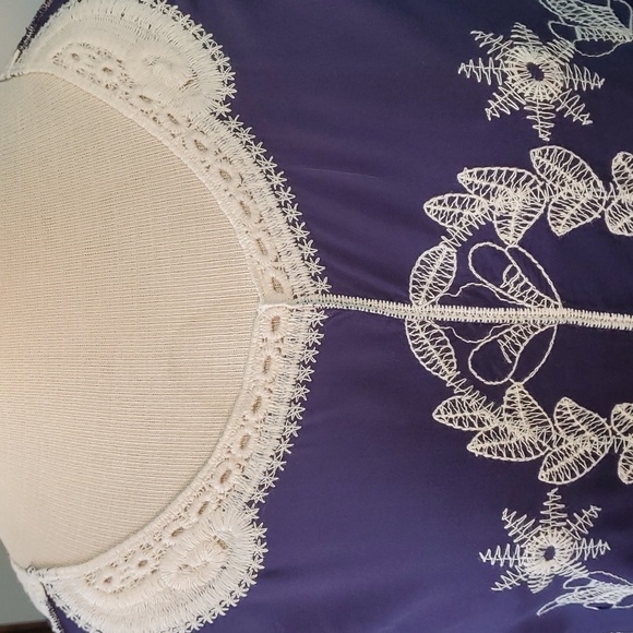 Indigo threads Co enbroidery blouse, navy blue with cream enbroidery. Size XS - Picture 2 of 9
